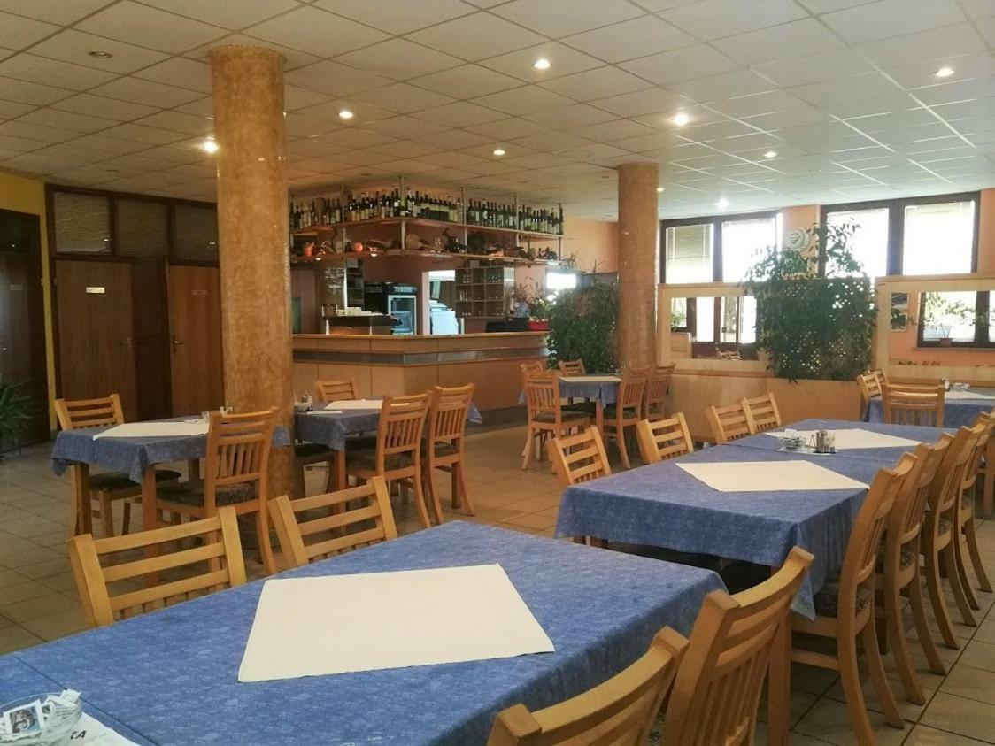 Kavana I Sobe Monika Hotel Gáborvölgy Kültér fotó