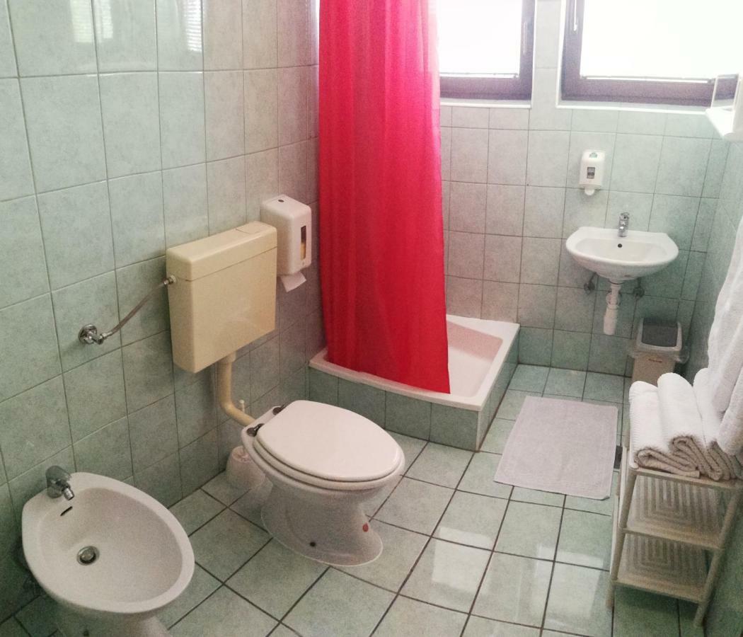 Kavana I Sobe Monika Hotel Gáborvölgy Kültér fotó